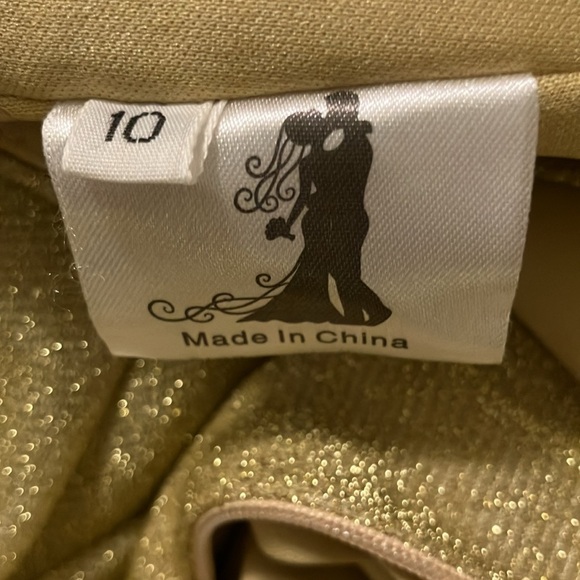 43 Gold spaghetti strap dress with a slit - Picture 7 of 7